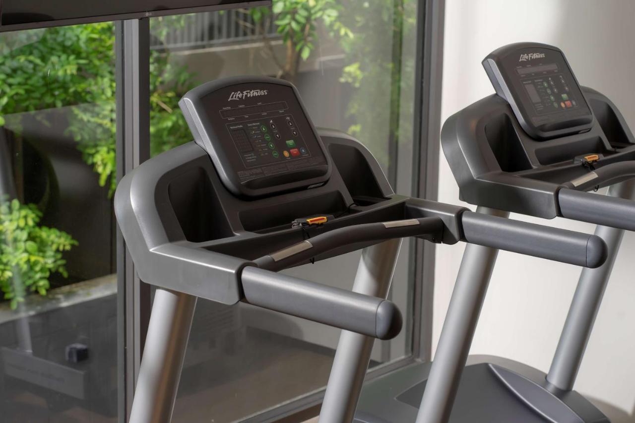 Bayphere Hotel Pattaya Jc Наджомтьєн Екстер'єр фото Life Fitness 95C treadmill