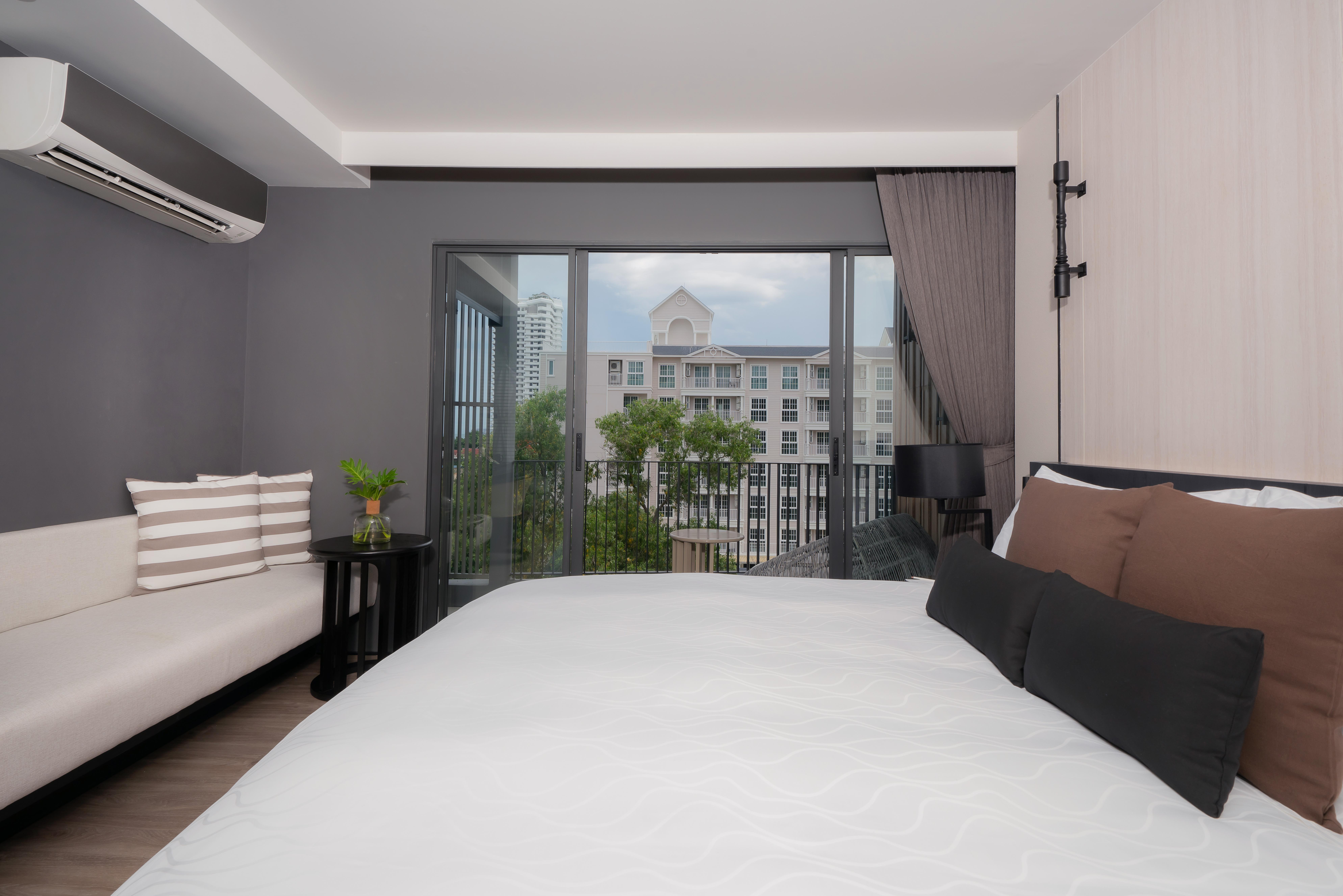 Bayphere Hotel Pattaya Jc Наджомтьєн Екстер'єр фото A bedroom at the hotel