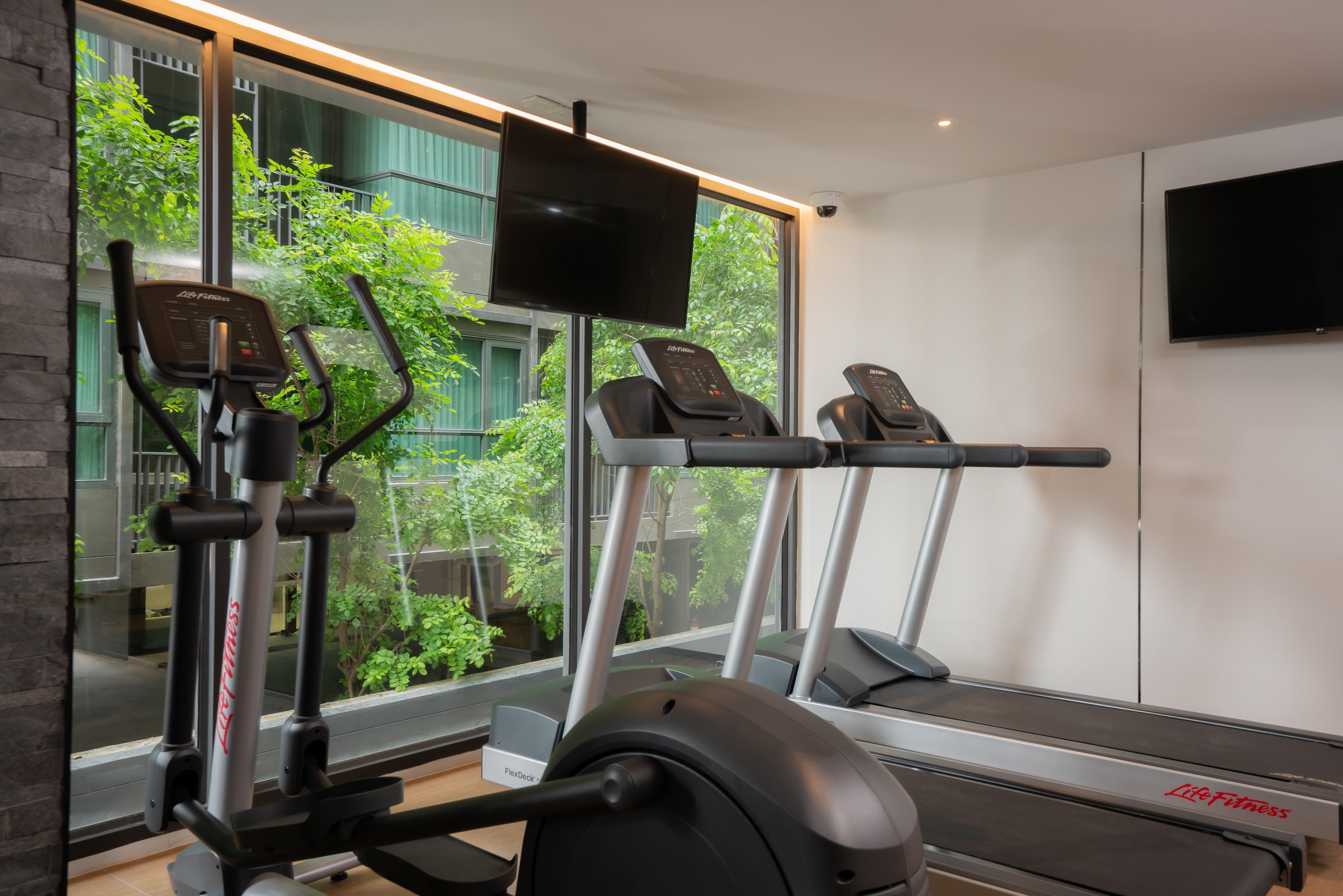 Bayphere Hotel Pattaya Jc Наджомтьєн Екстер'єр фото The gym at the hotel