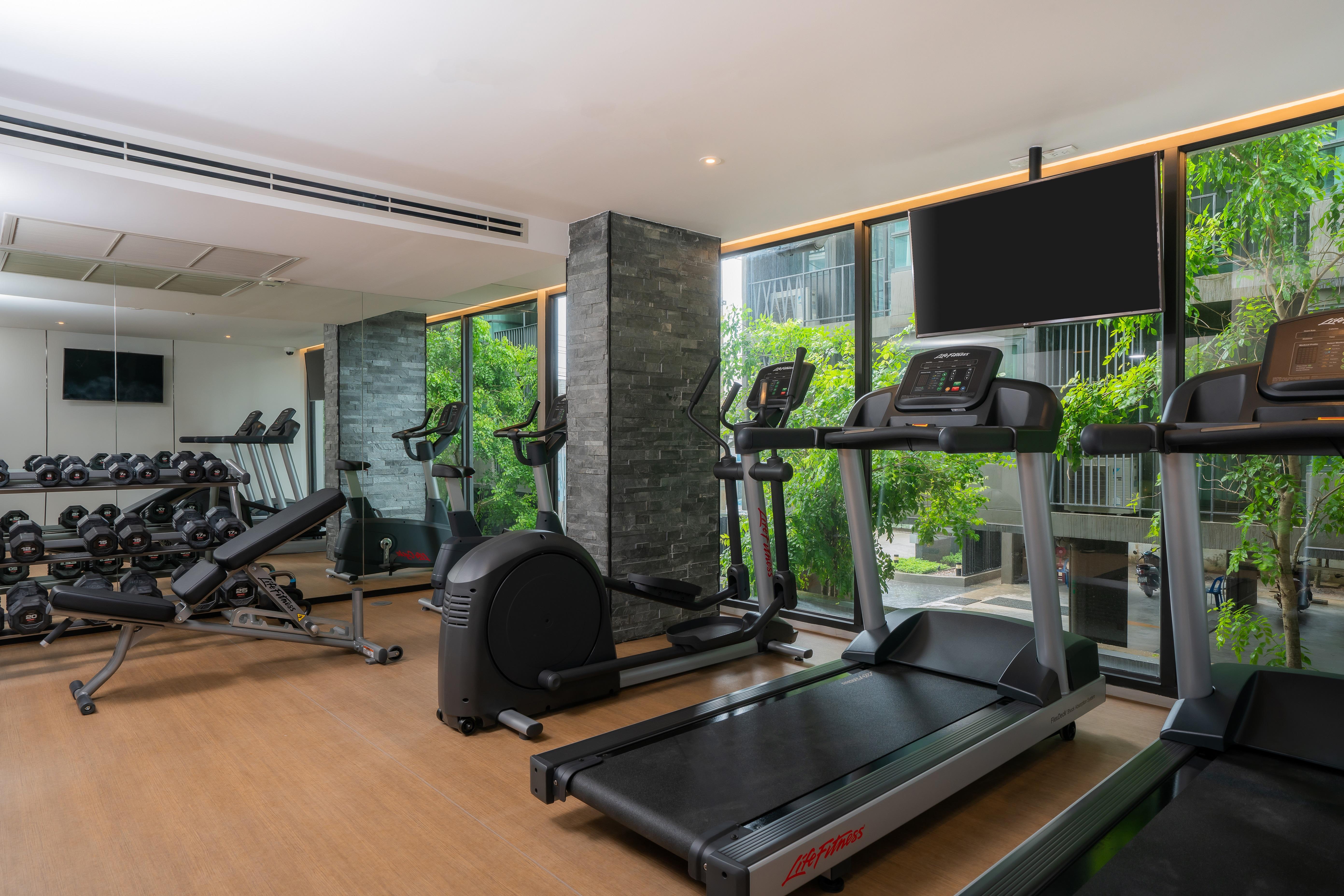 Bayphere Hotel Pattaya Jc Наджомтьєн Екстер'єр фото The gym at the hotel