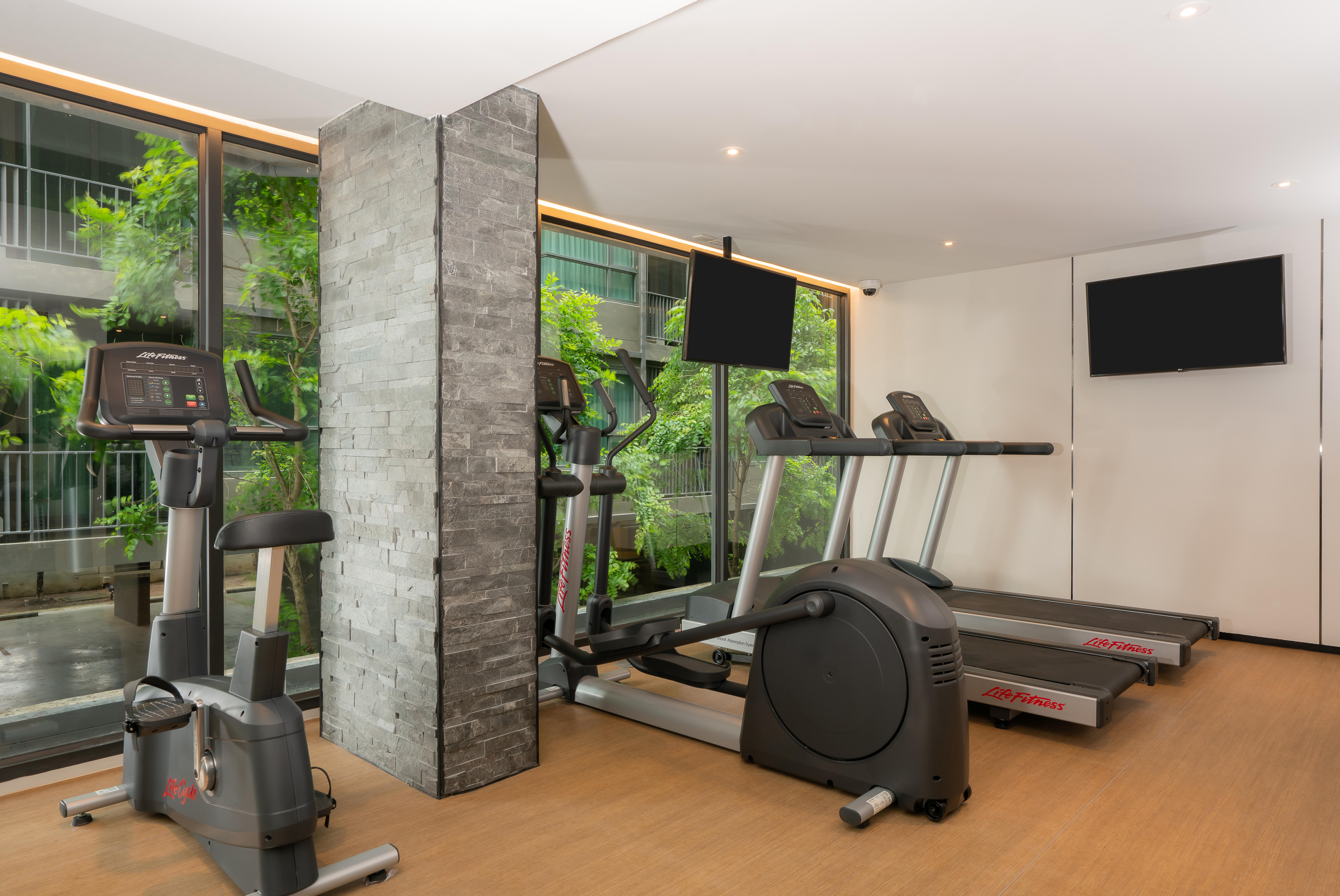 Bayphere Hotel Pattaya Jc Наджомтьєн Екстер'єр фото The gym at the hotel