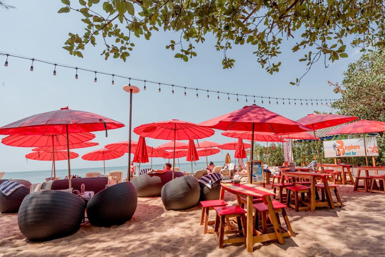 Bayphere Hotel Pattaya Jc Наджомтьєн Екстер'єр фото Beach bar in Pattaya, Thailand