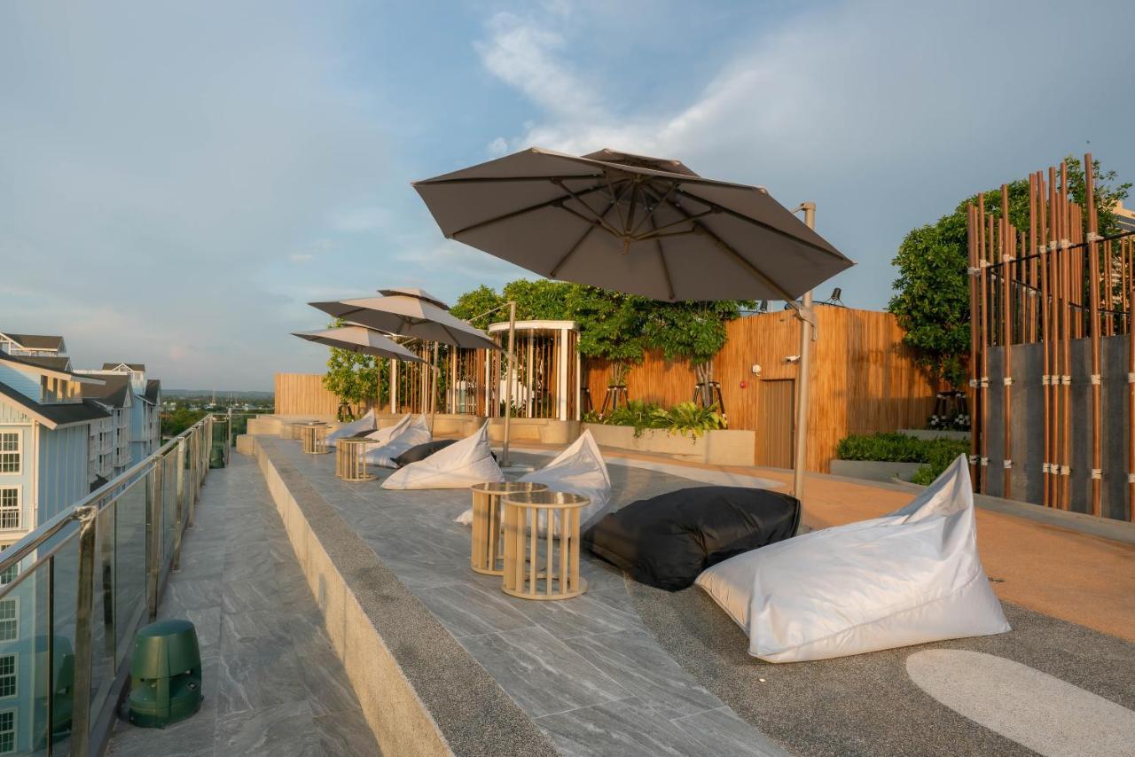 Bayphere Hotel Pattaya Jc Наджомтьєн Екстер'єр фото Rooftop bar