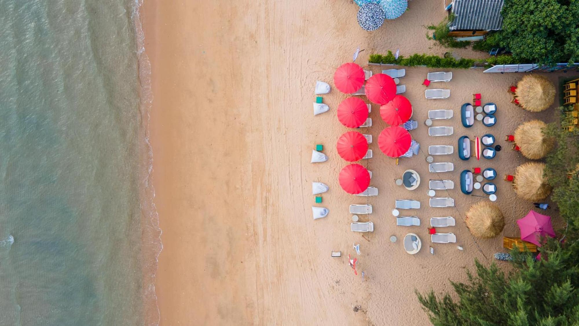 Bayphere Hotel Pattaya Jc Наджомтьєн Екстер'єр фото Aerial view of the beach